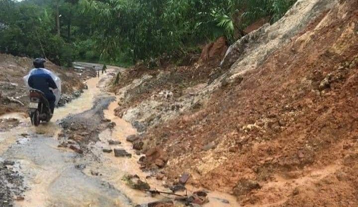 Yên Bái Sạt lở 11 điểm tại các tuyến đường xã do mưa lớn