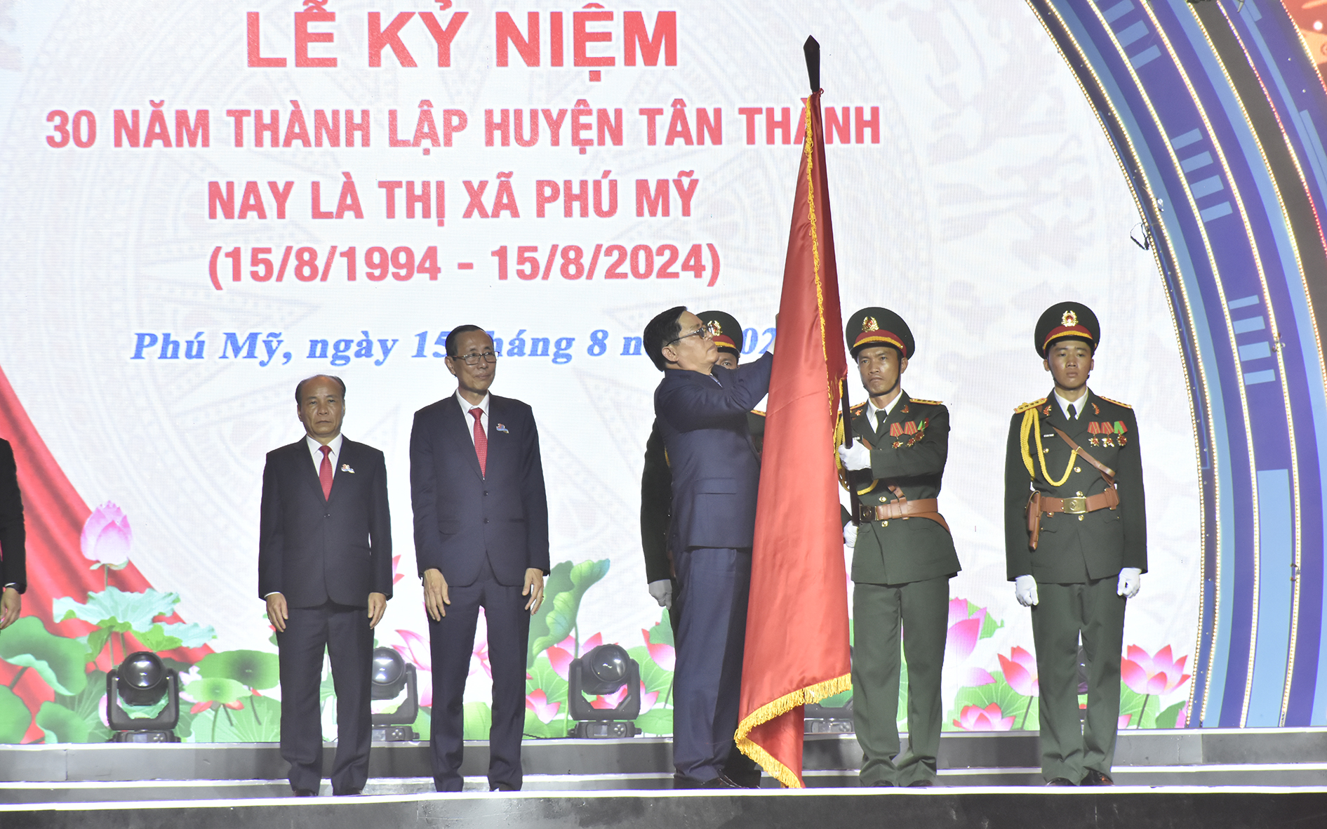 Thị xã Phú Mỹ đón nhận Huân chương Lao động hạng Nhất