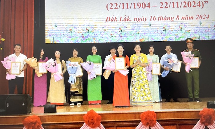 Trao giải Cuộc thi tìm hiểu “Lịch sử 120 năm hình thành, phát triển tỉnh Đắk Lắk’’