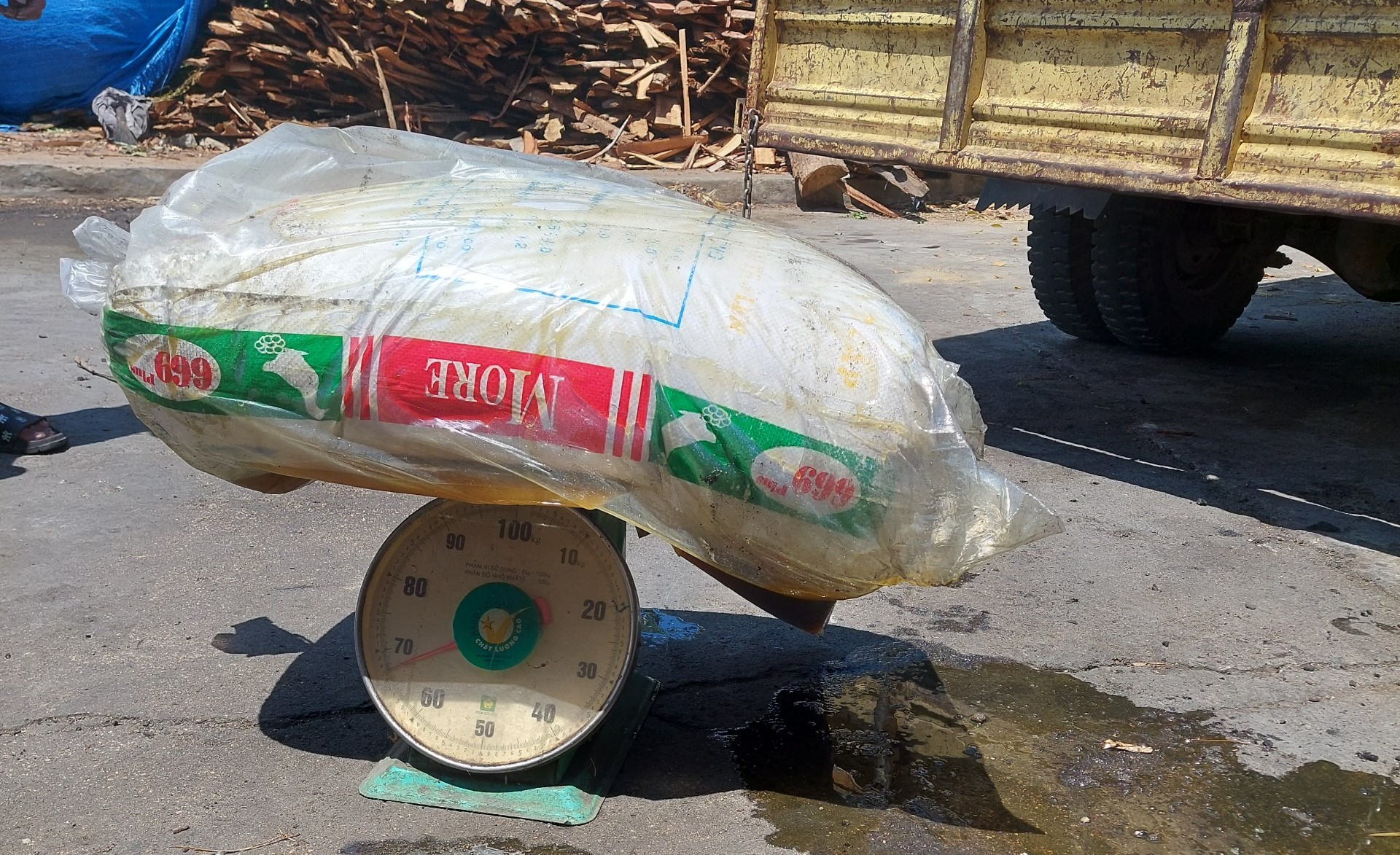 Bình Định Phát hiện, tạm giữ gần 650 kg mỡ động vật đã qua chế biến