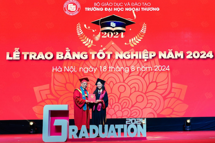 Hơn 70 sinh viên Trường Đại học Ngoại thương tốt nghiệp loại xuất sắc và giỏi