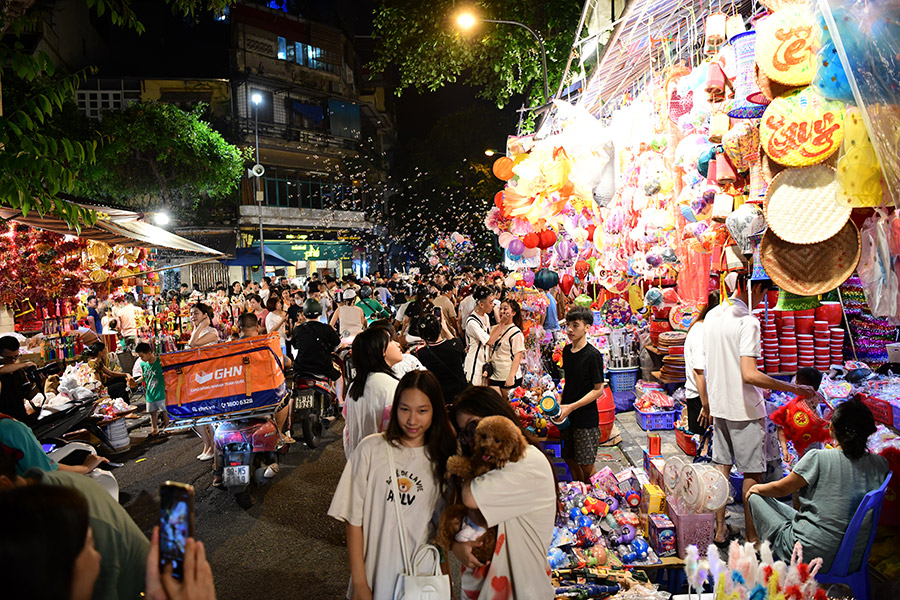 Phố Trung thu Hàng Mã Hồi ức tuổi thơ giữa lòng Hà Nội