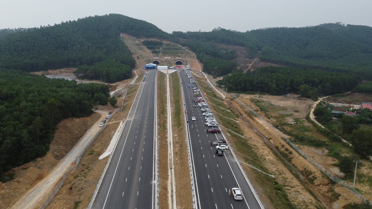 Phấn đấu đến cuối năm 2025 có 3 000km đường bộ cao tốc