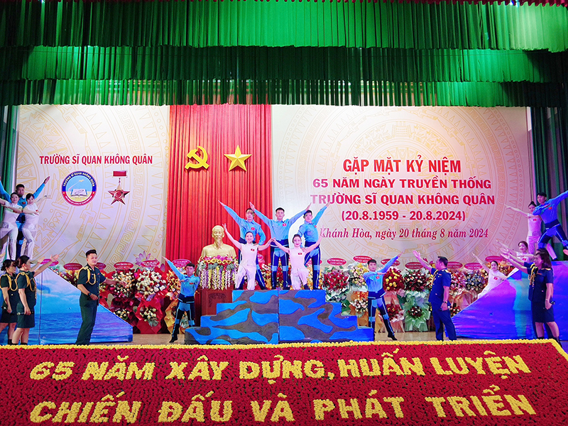 Gặp mặt kỷ niệm 65 năm Ngày truyền thống Trường Sĩ quan Không quân