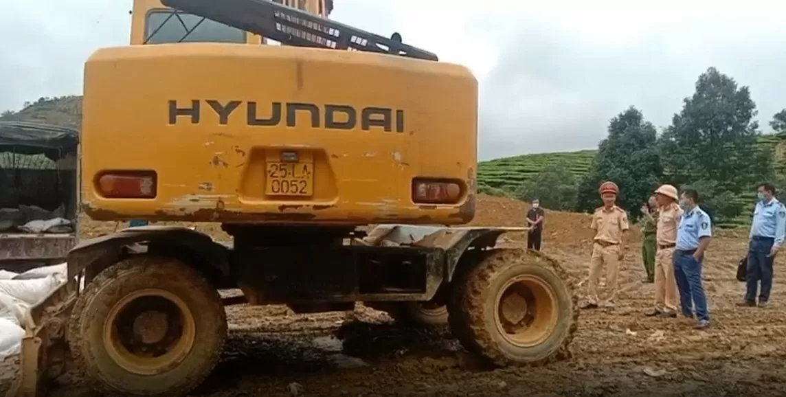 Lai Châu Tiêu hủy lô hàng 1 930 kg chân gà không đảm bảo vệ sinh an toàn thực phẩm