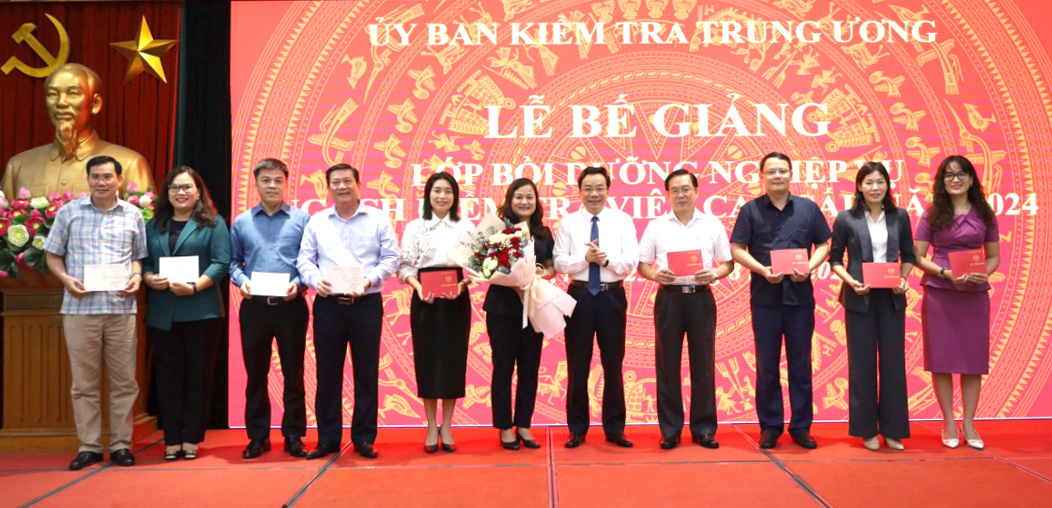 Thực hiện tốt nhiệm vụ kiểm tra, giám sát, kỷ luật Đảng, phục vụ tốt cho Đại hội XIV của Đảng