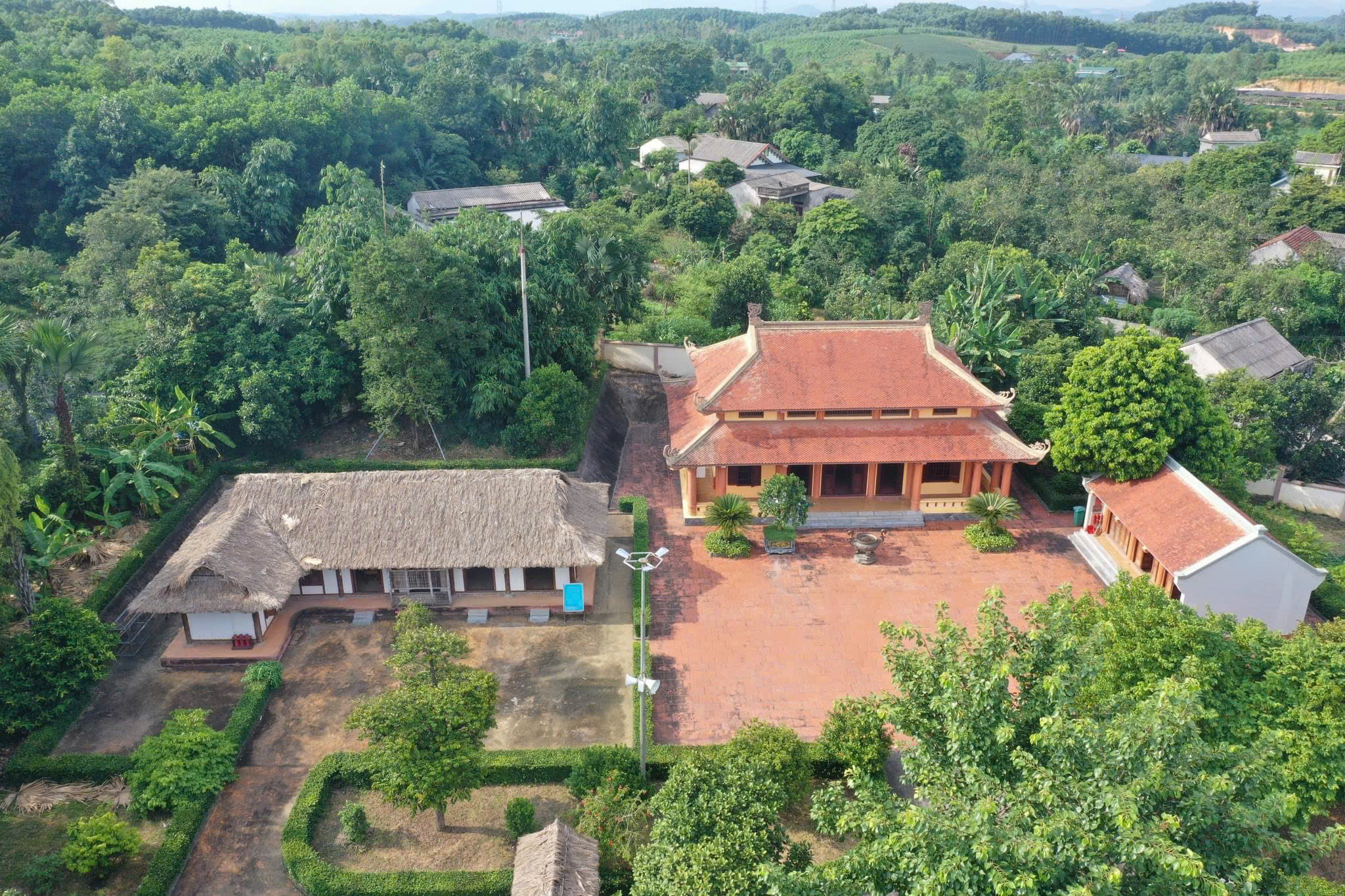 Bên dòng Lô in dấu chân Người