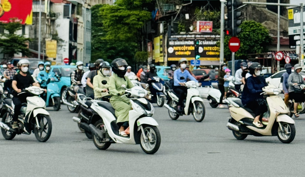 Hà Nội ngày nắng nóng, có nơi trên 36 độ C