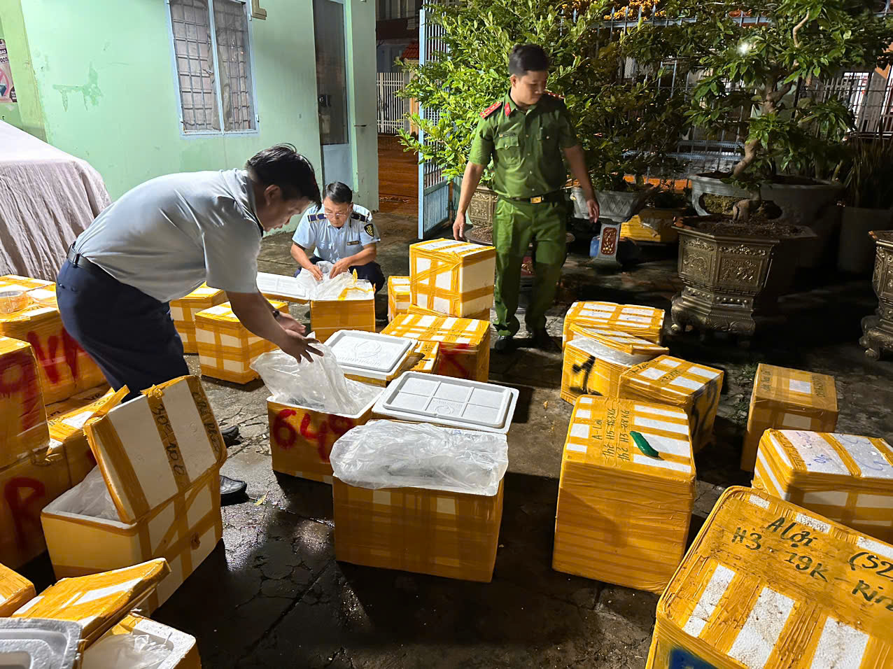 Kiên Giang Ngăn chặn gần 700 kg tôm chứa tạp chất đang lưu thông trên thị trường