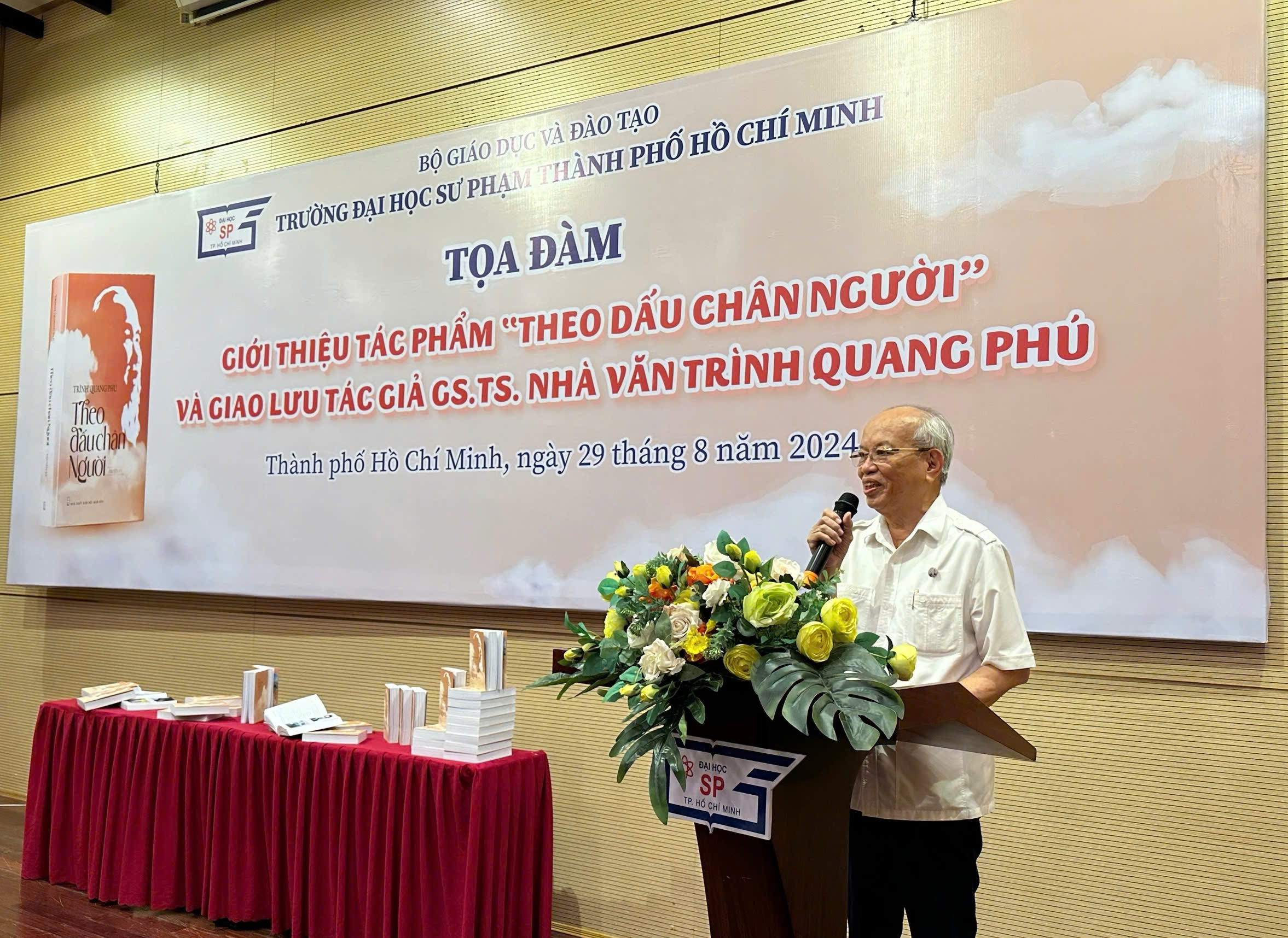 Theo dấu chân Người” Cuốn sách về hành trình 30 năm Bác Hồ ra đi tìm đường cứu nước