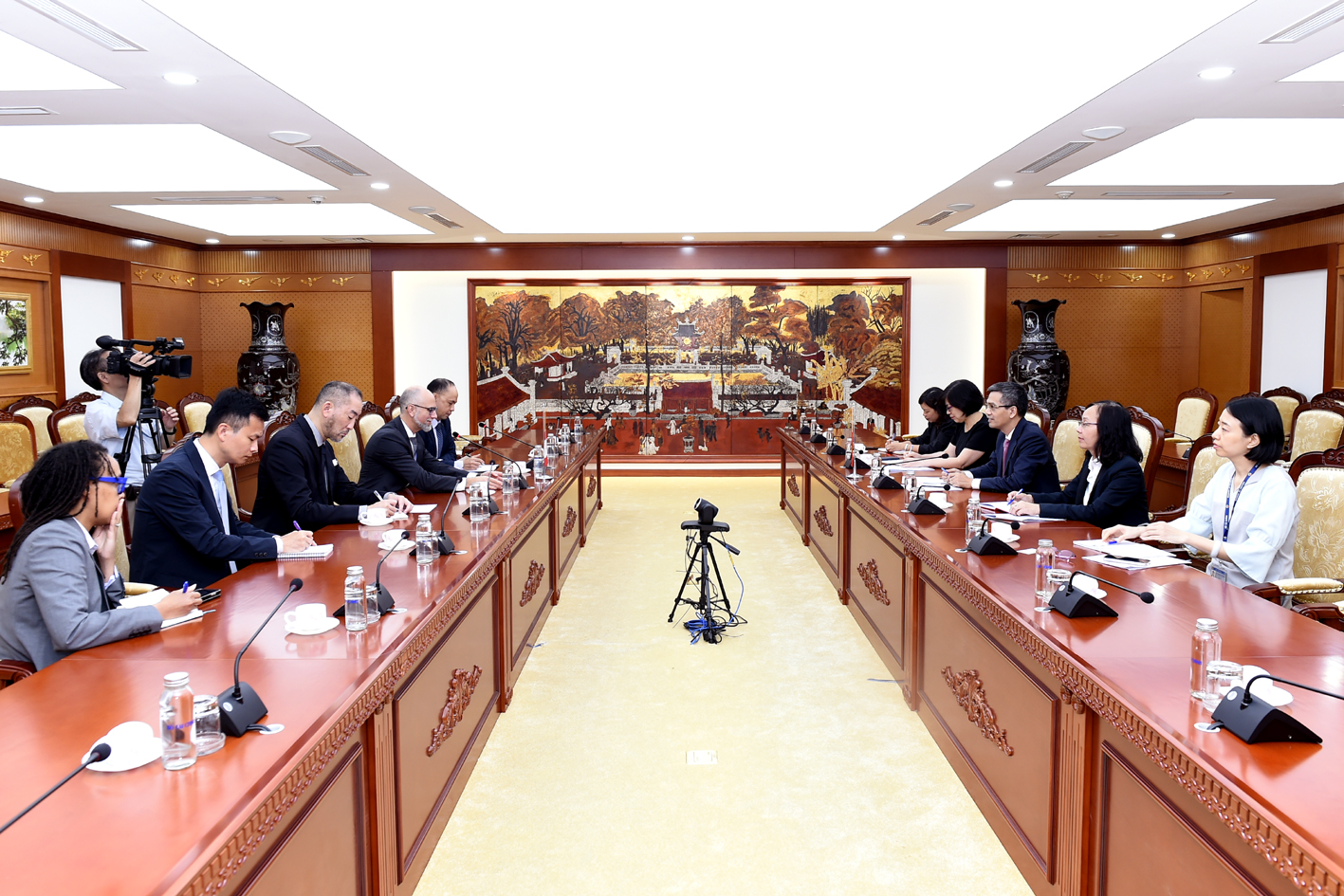 Tăng cường hợp tác tài chính giữa Việt Nam và Canada