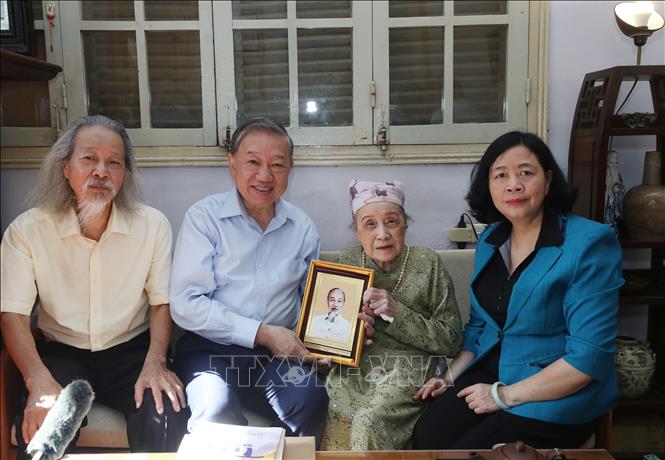Tổng Bí thư, Chủ tịch nước Tô Lâm thăm gia đình cố nhạc sỹ Văn Cao