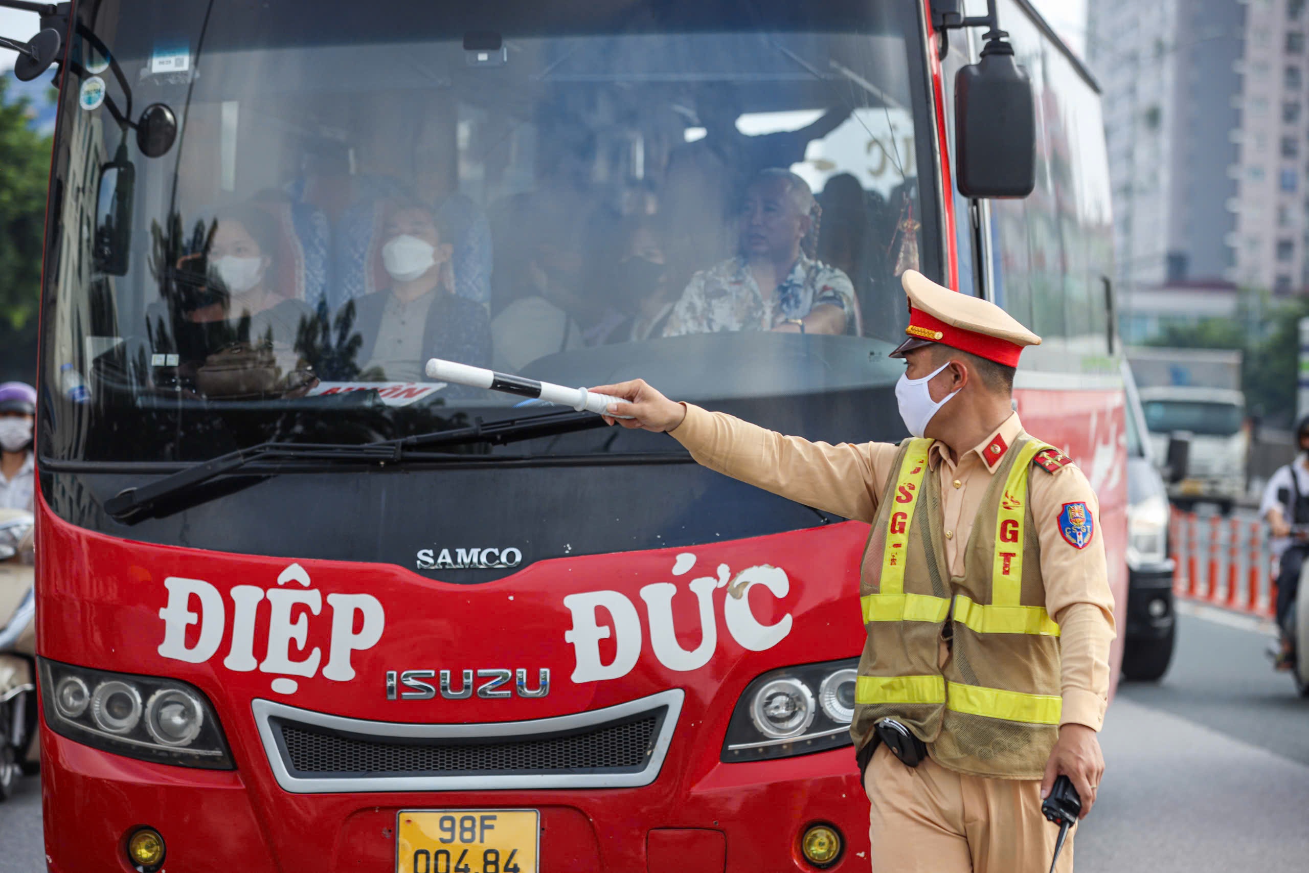 Xử lý 14 404 trường hợp vi phạm giao thông đường bộ trong ngày 2 9