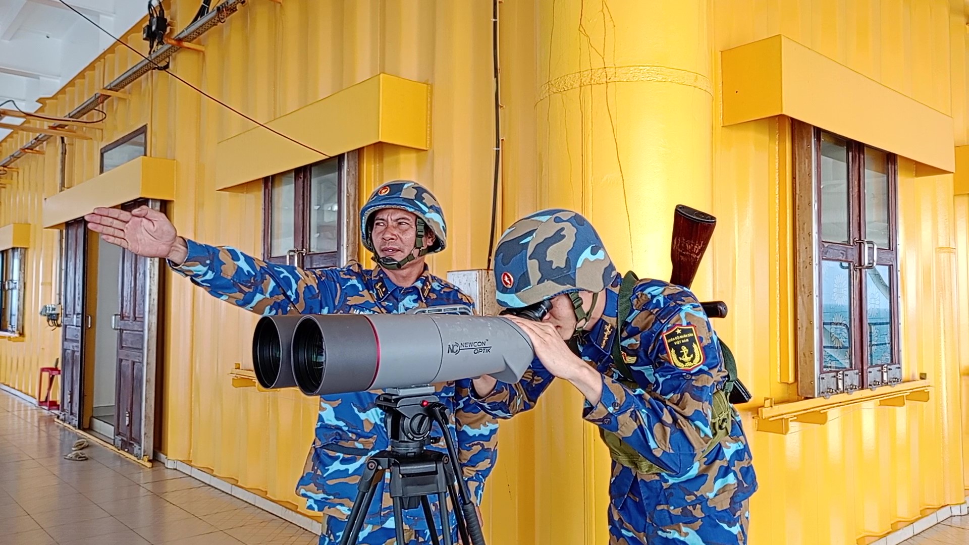 Vững vàng giữa trùng khơi