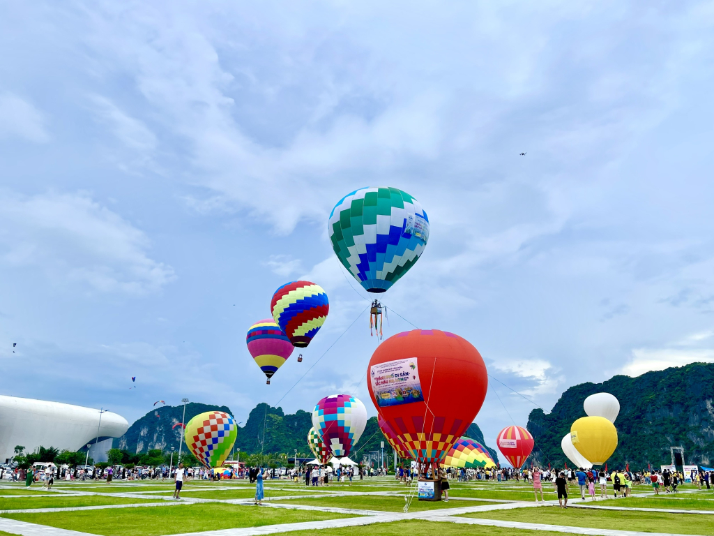 Quảng Ninh đón khoảng 455 nghìn lượt khách du lịch trong dịp 2 9