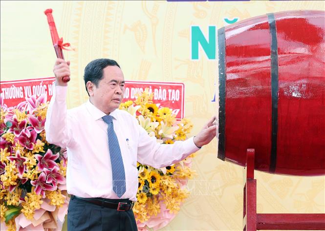 Chủ tịch Quốc hội Trần Thanh Mẫn Đầu tư cho giáo dục là đầu tư cho phát triển