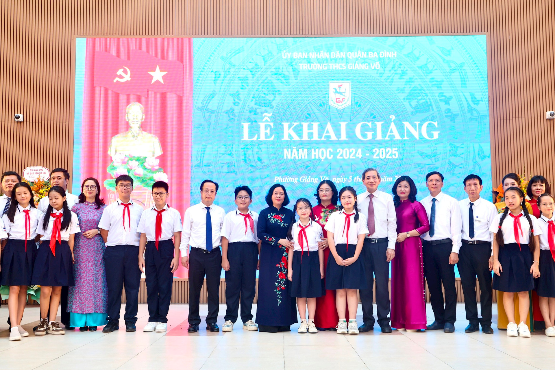 Bí thư Thành ủy Hà Nội dự khai giảng năm học mới tại Trường THCS Giảng Võ