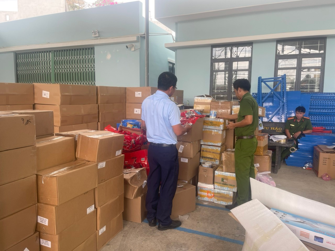 Phú Yên Tạm giữ gần 3 tấn hàng hóa không có hóa đơn chứng từ