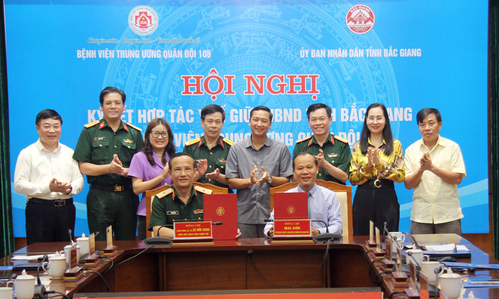 Bắc Giang ký kết hợp tác về phát triển y tế với Bệnh viện T Ư Quân đội 108