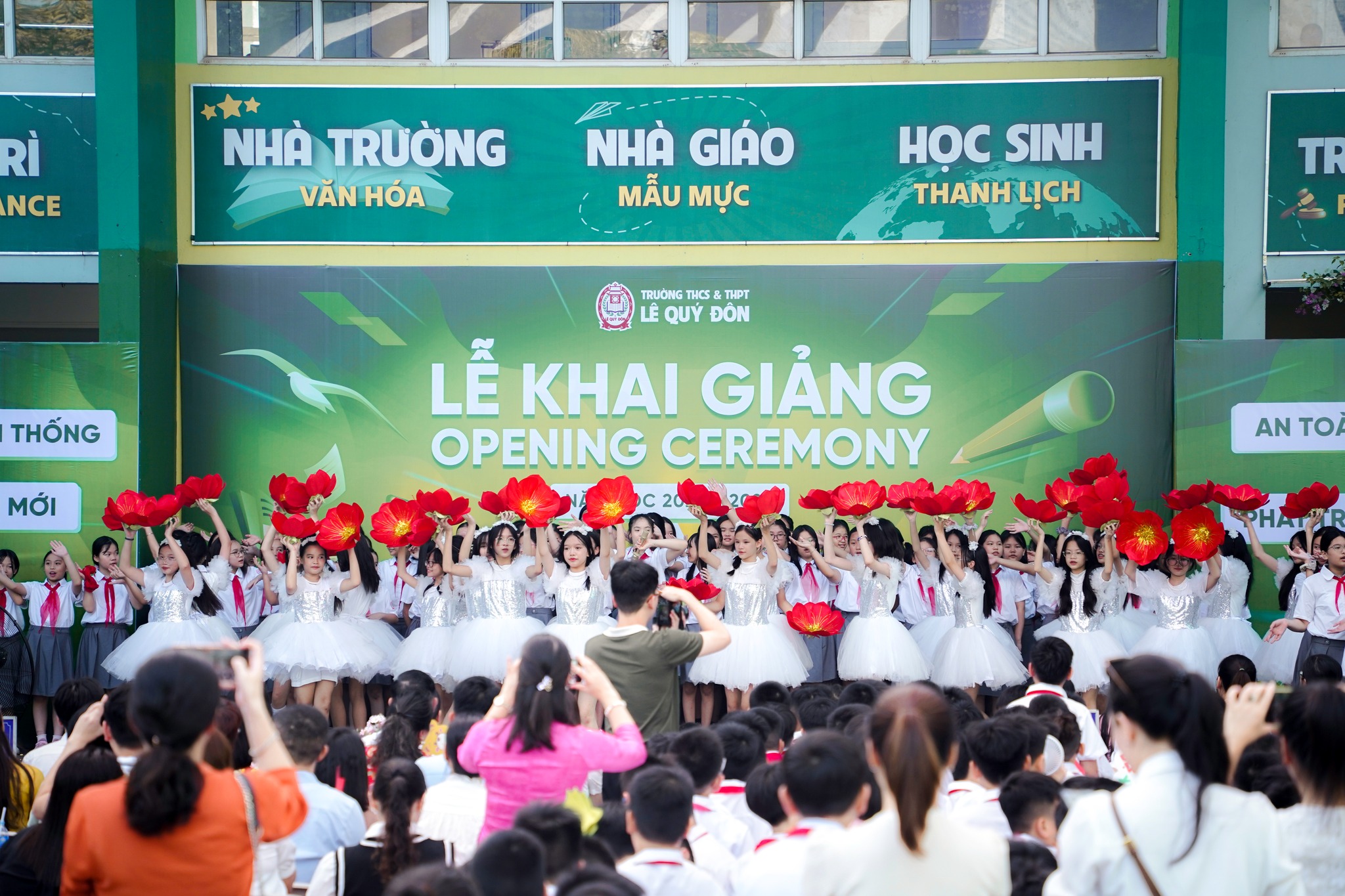 Gần 2,3 triệu học sinh Thủ đô bước vào năm học mới