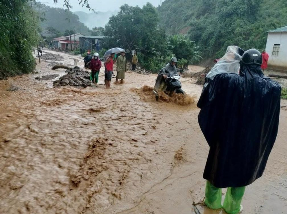 Hỗ trợ khẩn cấp khắc phục hậu quả mưa lũ, sạt lở đất tại Sơn La, Điện Biên