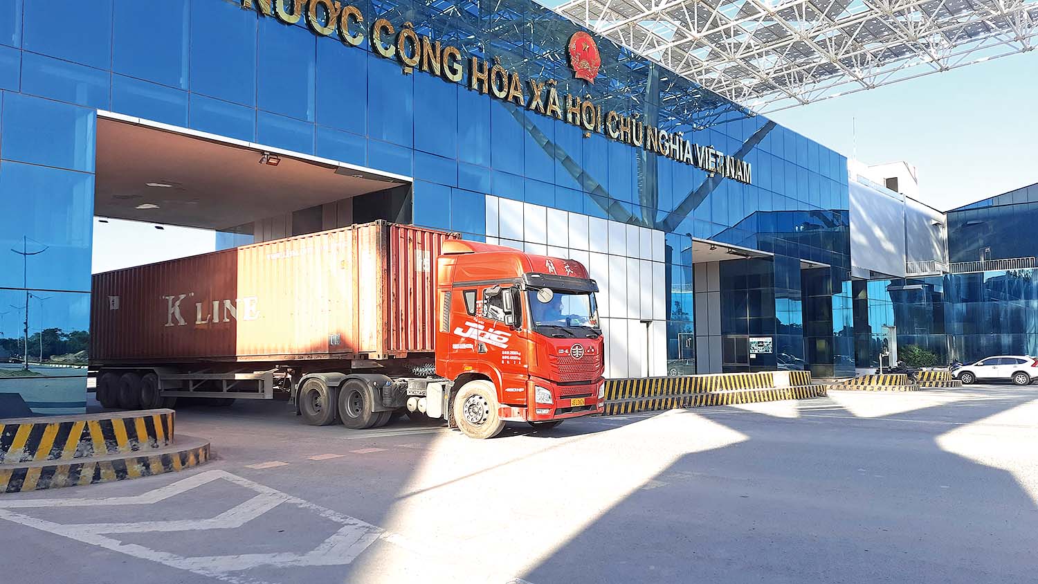 Hoạt động qua các cửa khẩu tại Móng Cái Quảng Ninh đã trở lại bình thường