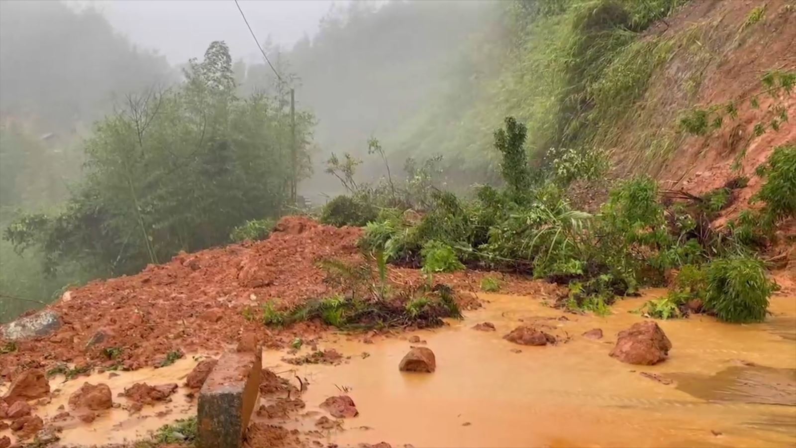 71 người chết và mất tích, 732 người bị thương do bão lũ