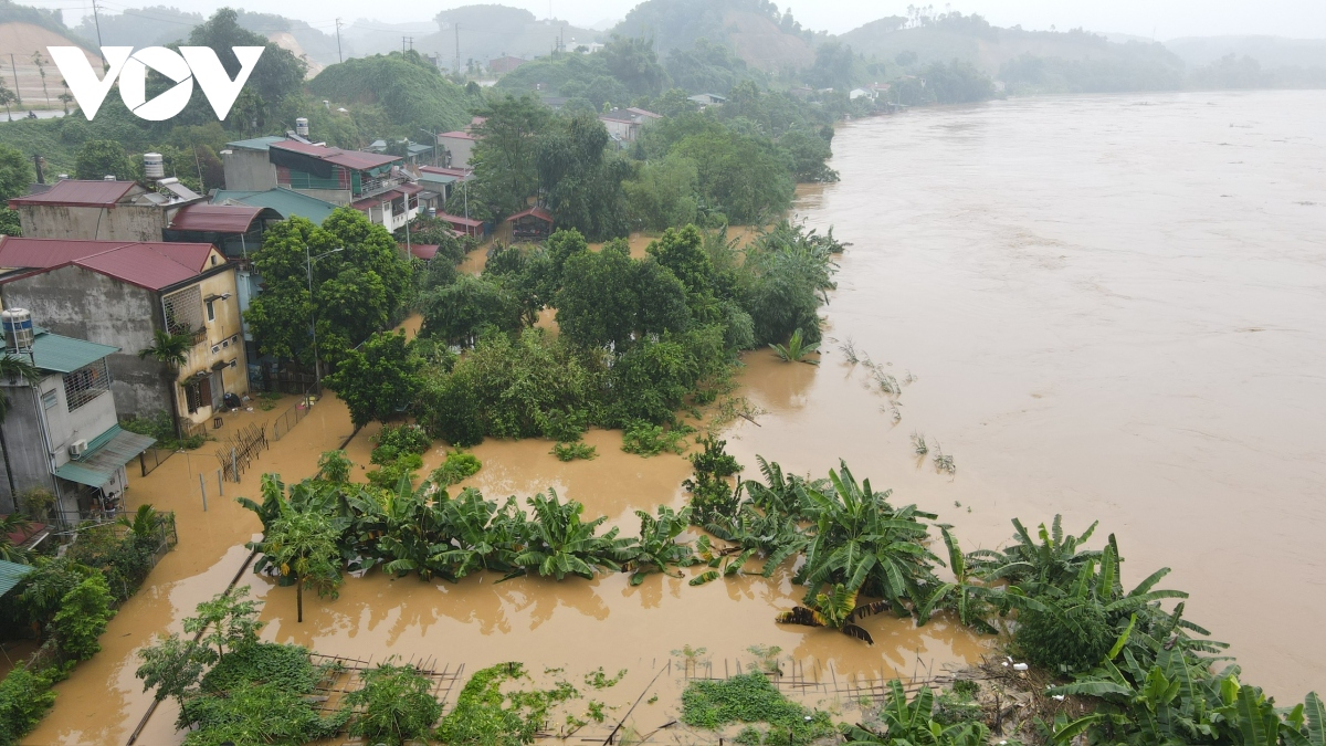 Lũ dâng cao, hàng nghìn hộ dân thành phố Yên Bái phải di dời
