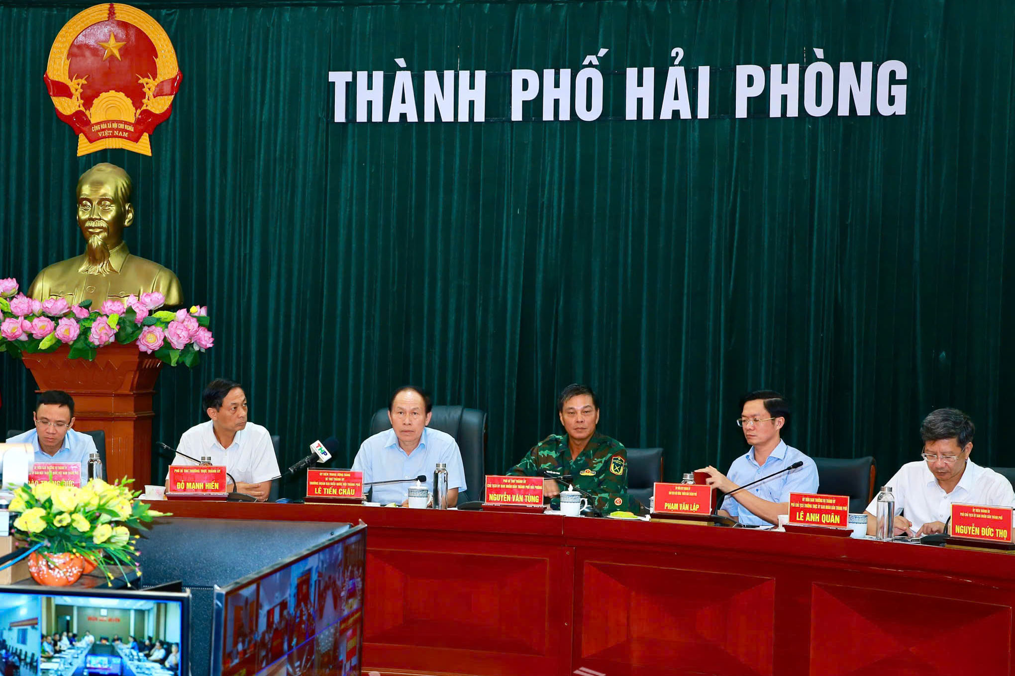 Quyết liệt việc di chuyển người dân đến nơi tránh trú an toàn với điều kiện sinh sống tốt nhất