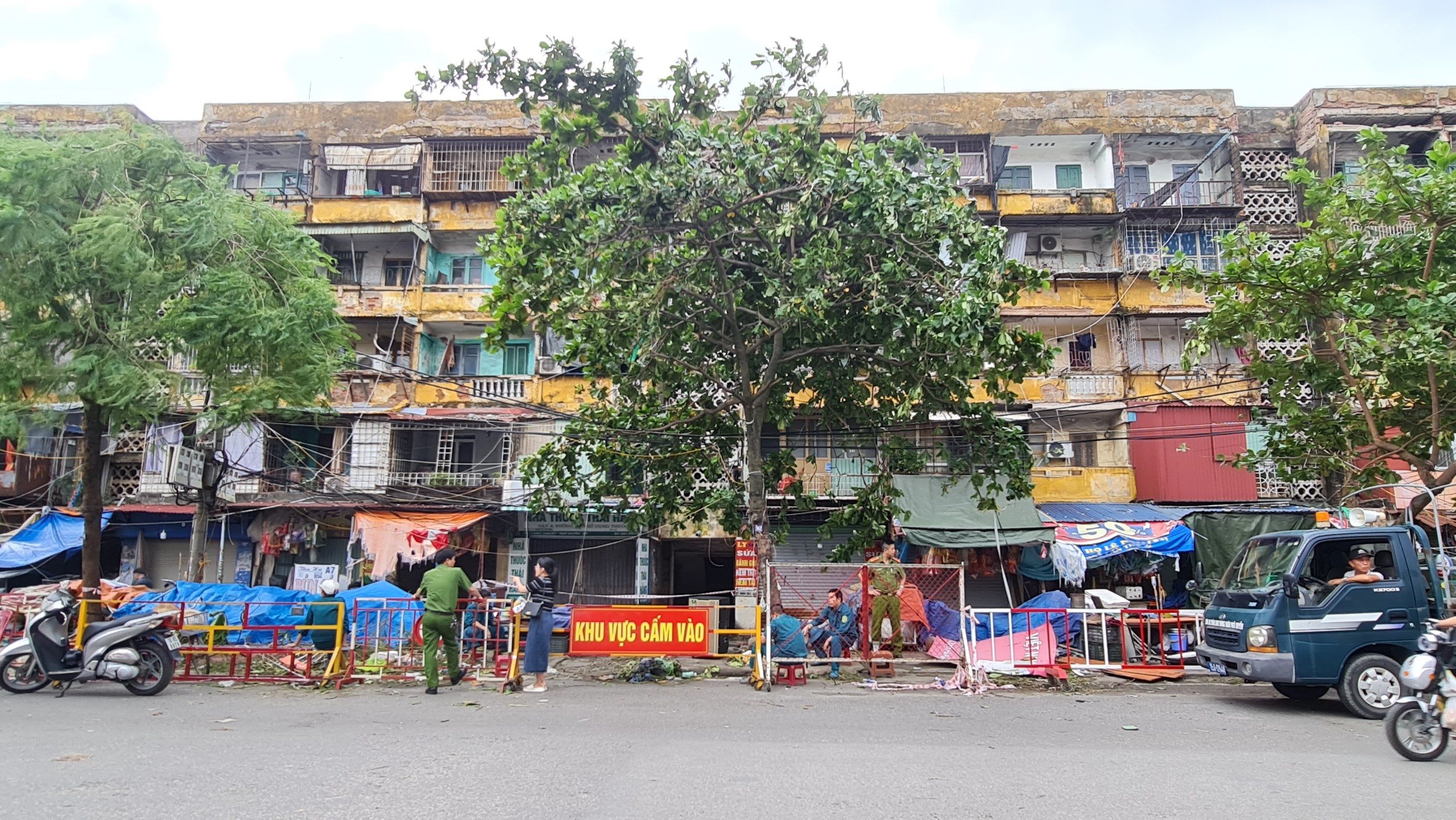 Hải Phòng di dời khẩn cấp các hộ dân tại chung cư cũ nguy hiểm do ảnh hưởng của bão số 3