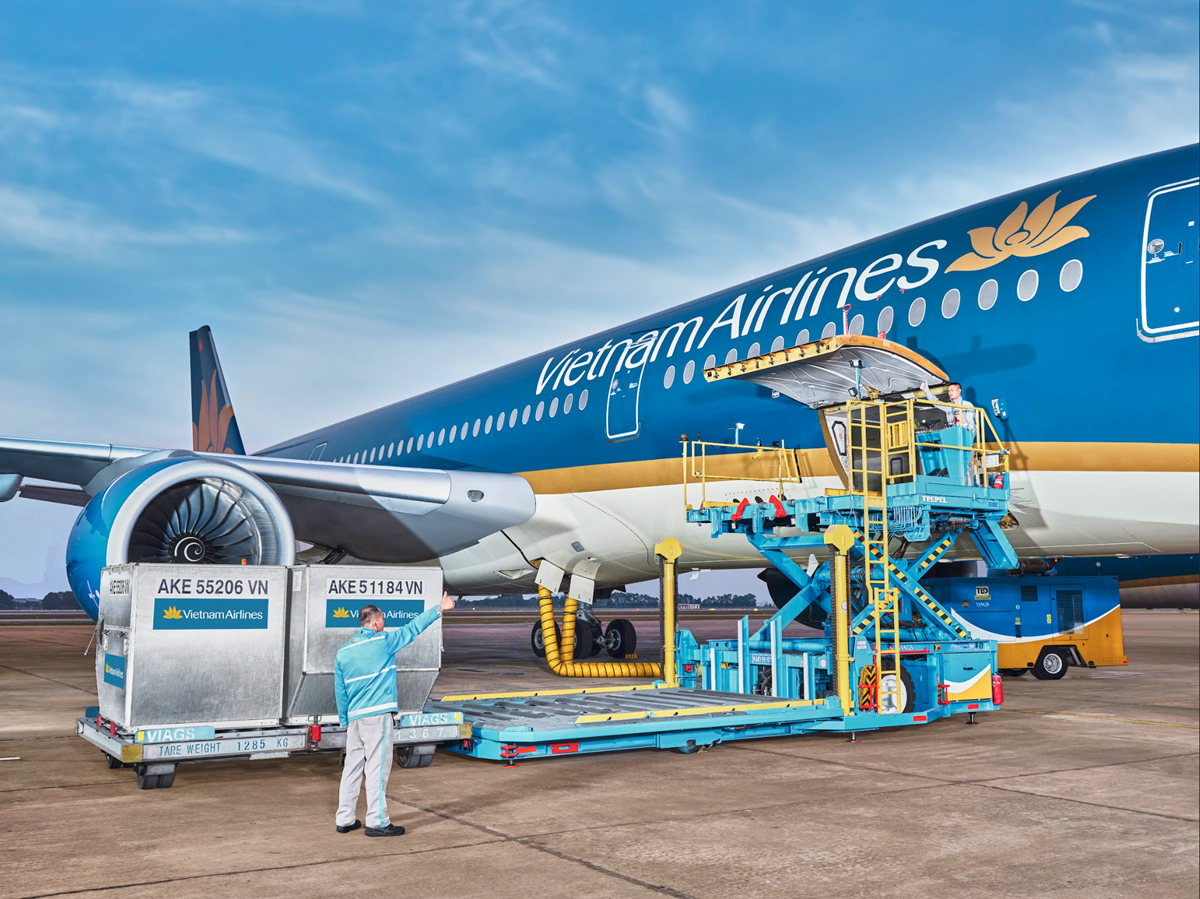 Vietnam Airlines và Bamboo Airways vận chuyển miễn phí hàng hóa cứu trợ đồng bào miền Bắc