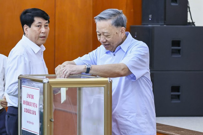 Cùng hỗ trợ để giúp nhân dân bị ảnh hưởng bởi cơn bão số 3 vượt qua khó khăn