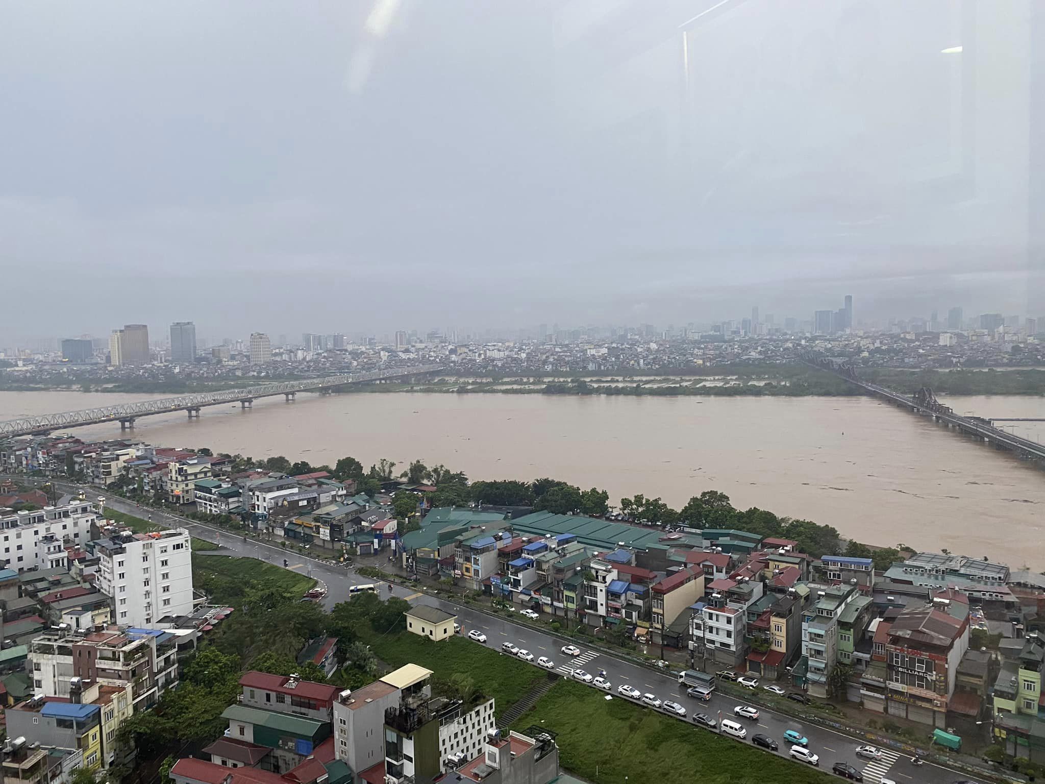 Chủ tịch Hà Nội ra công điện trong đêm chỉ đạo ứng phó với lũ lớn trên các tuyến sông