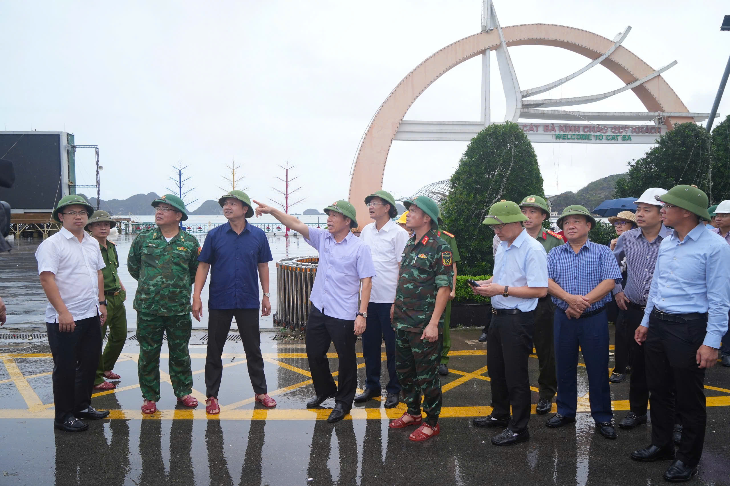 Tăng cường hỗ trợ huyện Cát Hải khắc phục hậu quả sau bão số 3