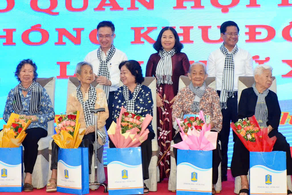 Cán bộ nữ luôn tích cực học tập, công tác, cống hiến xây dựng quê hương