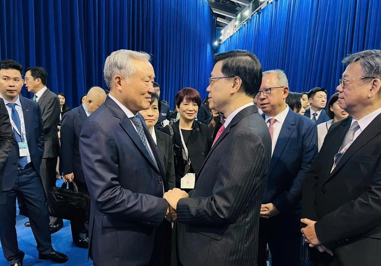 Phó Thủ tướng Thường trực hội kiến với Trưởng Khu hành chính đặc biệt Hong Kong Trung Quốc