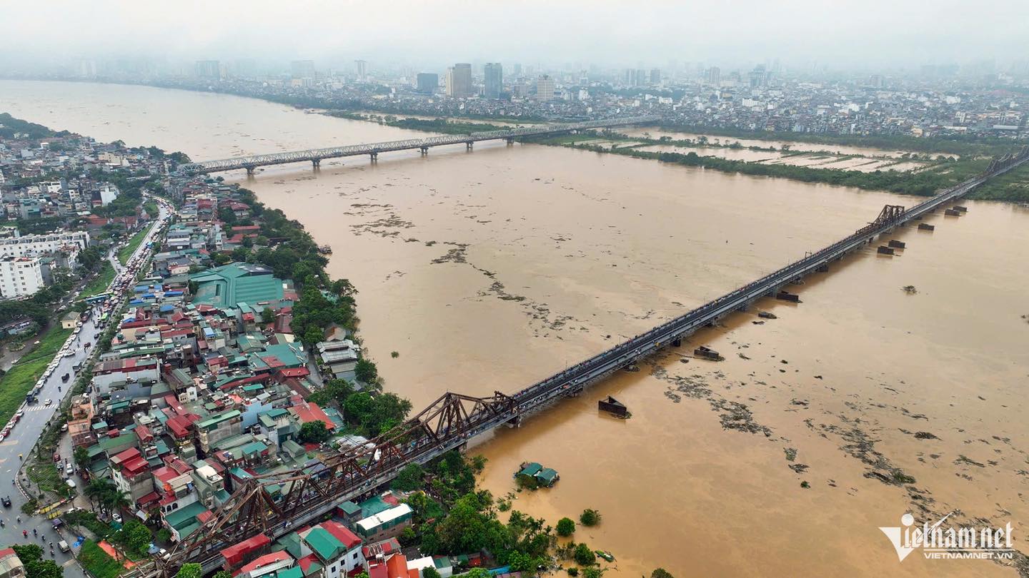 Hà Nội báo động lũ cấp 2 trên sông Hồng