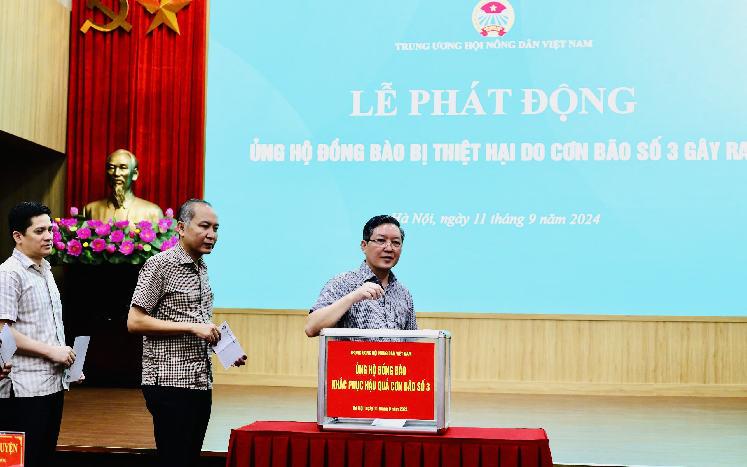 Trung ương Hội Nông dân Việt Nam ủng hộ đồng bào bị thiệt hại do bão số 3