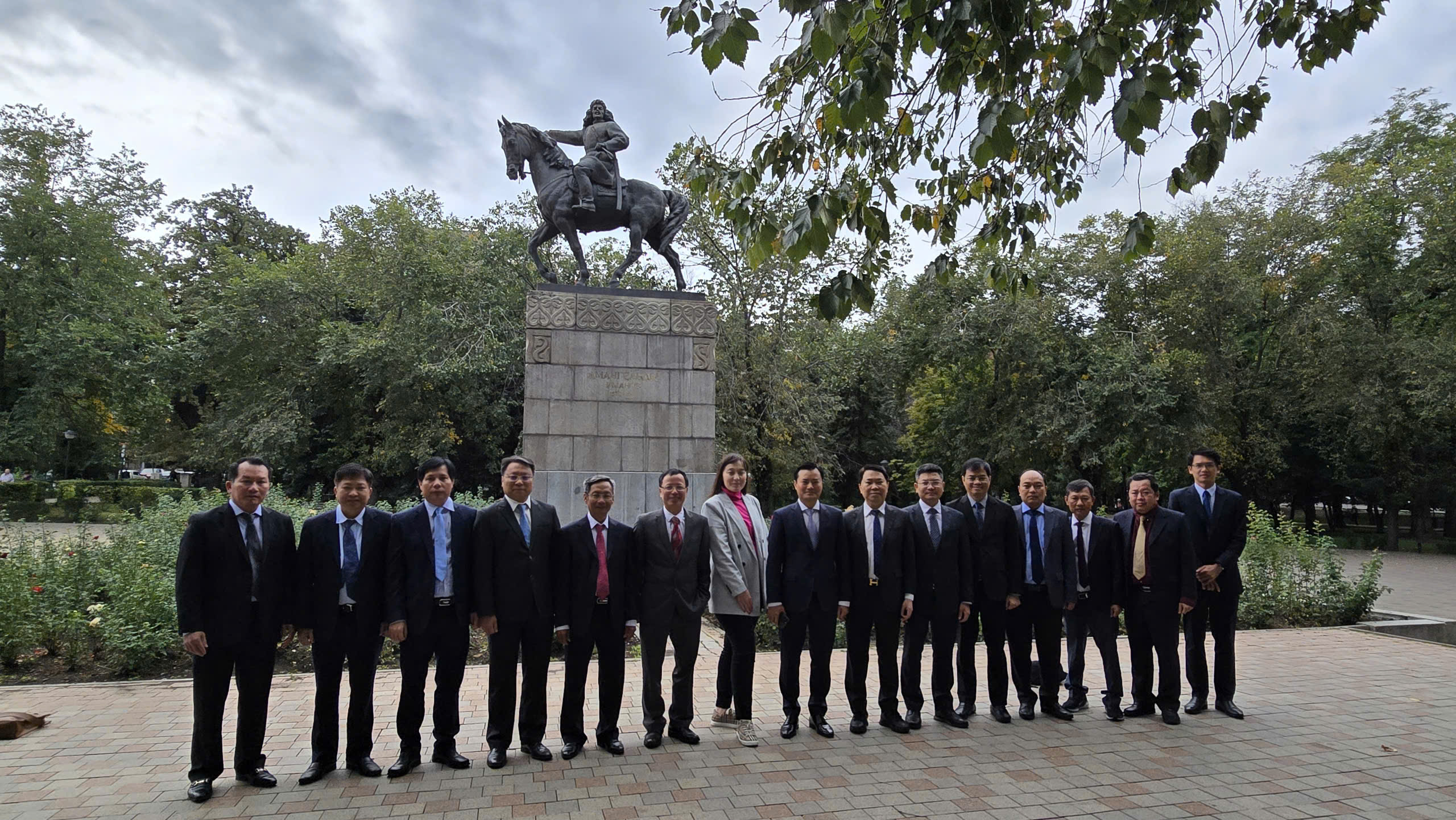 TP Hồ Chí Minh và Almaty mong muốn đẩy mạnh quan hệ hợp tác kết nghĩa trong thời gian tới