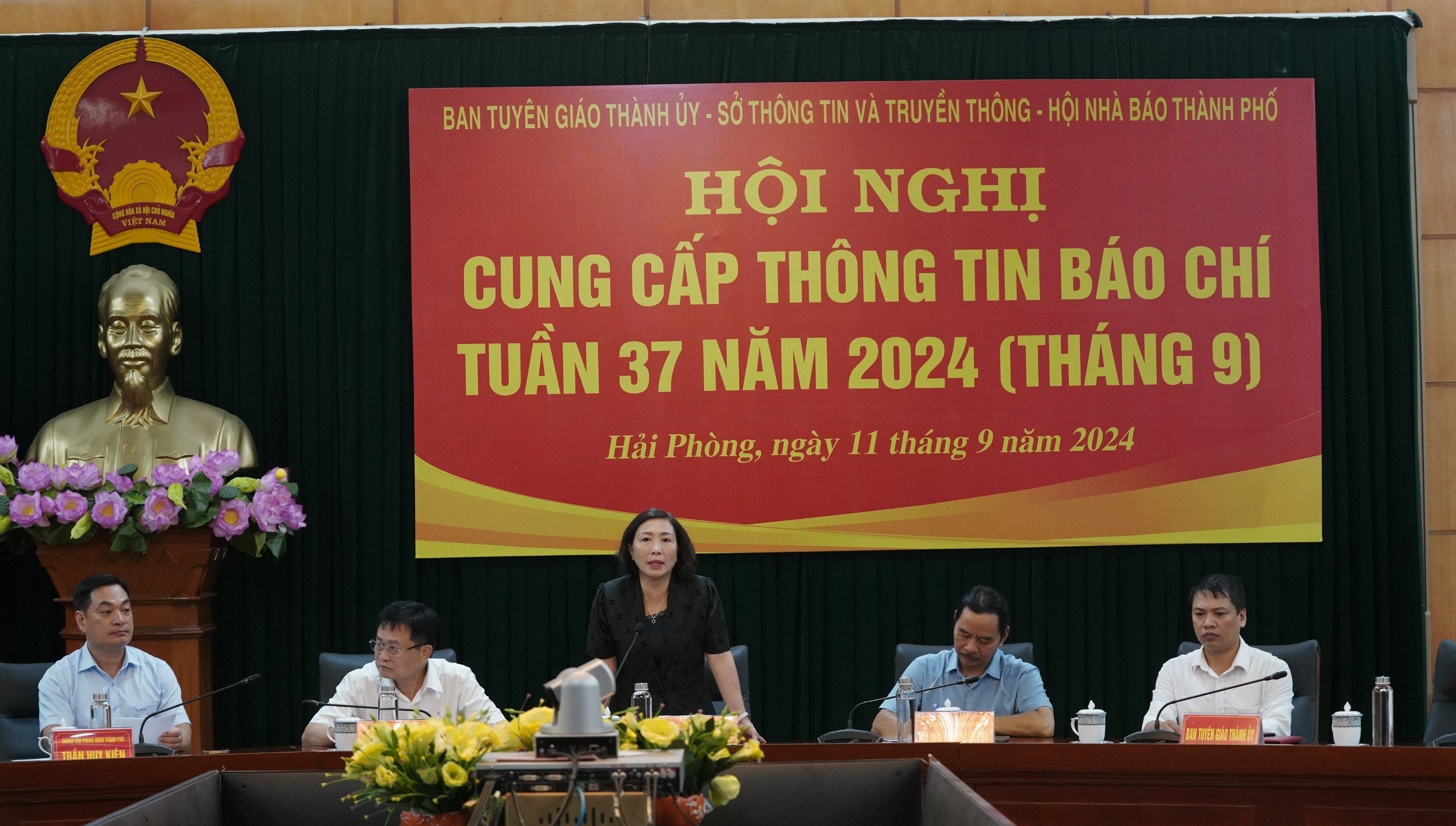 Hải Phòng quan tâm hỗ trợ hơn 1600 hộ dân ở chung cư cũ nguy hiểm khắc phục hậu quả bão số 3