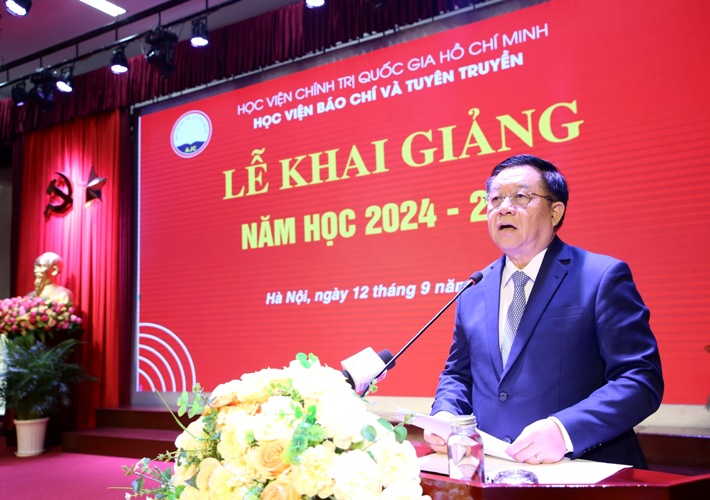 Phấn đấu trở thành hình mẫu về công tác xây dựng Đảng trong cơ sở giáo dục đại học