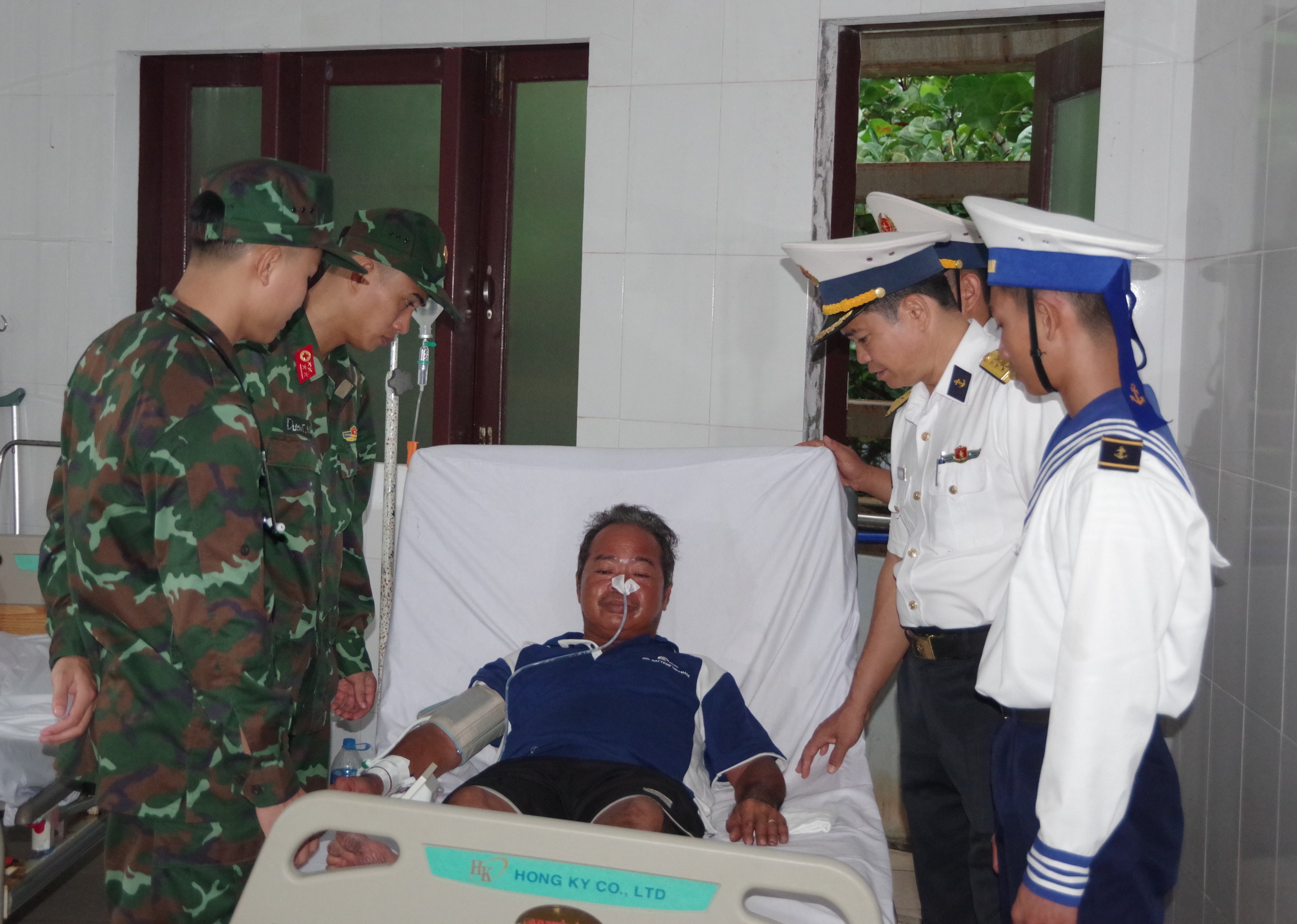 Trung tâm Y tế thị trấn Trường Sa kịp thời cấp cứu ngư dân