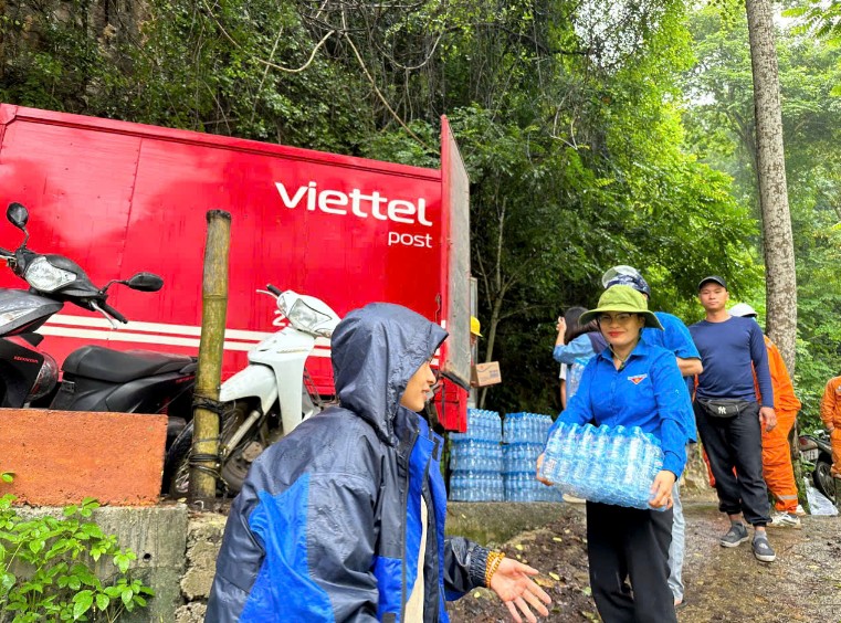 Viettel Post Gần 3 000 chuyến xe chở hàng an toàn tới vùng bị mưa lũ