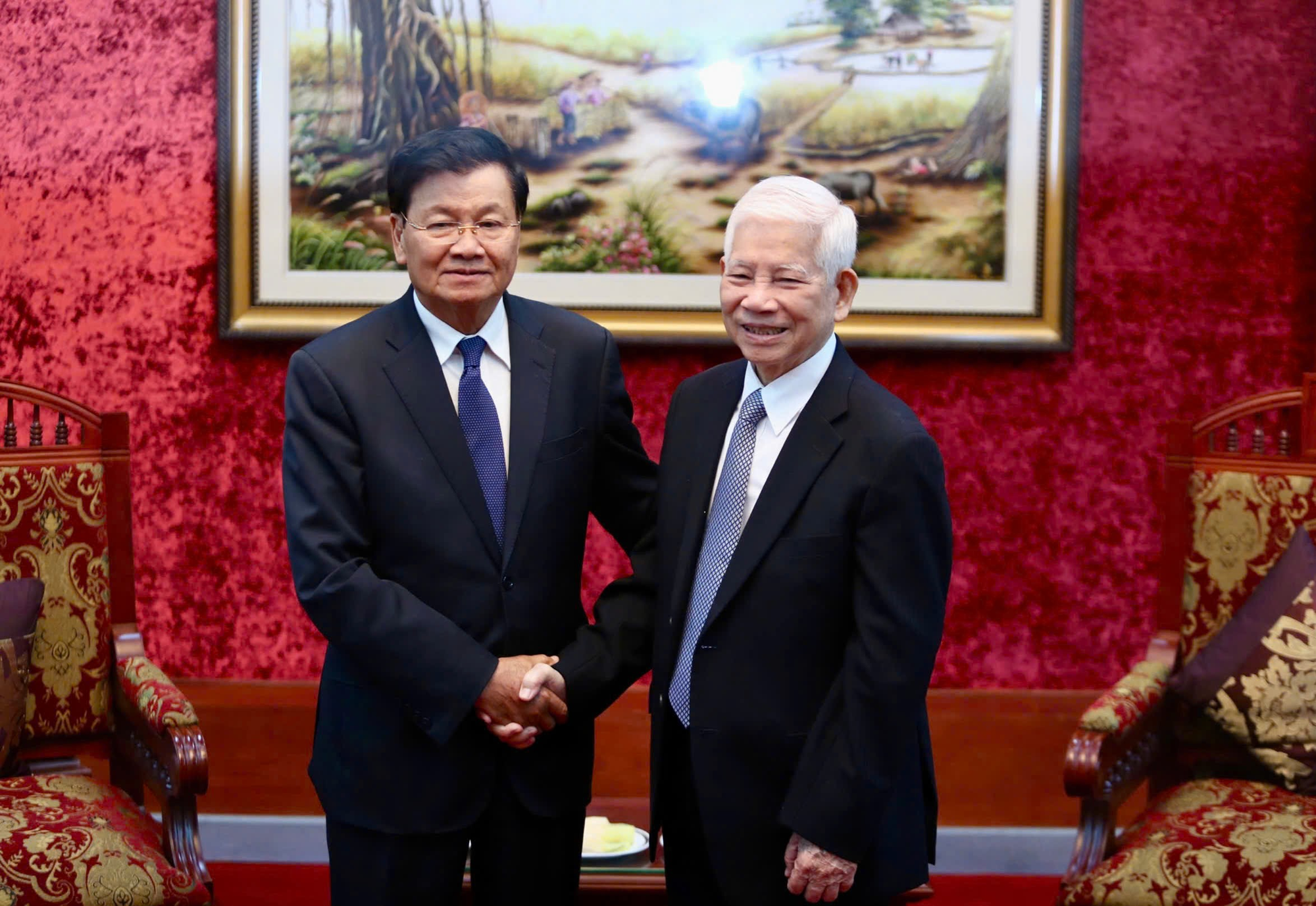 Tổng Bí thư, Chủ tịch nước Lào Thongloun Sisoulith gặp hai nguyên Chủ tịch nước Nguyễn Minh Triết, Trương Tấn Sang