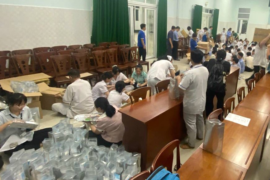 10 000 túi thuốc và 1 5 tấn cloramin B hỗ trợ cho 10 tỉnh bị thiệt hại bởi cơn bão số 3