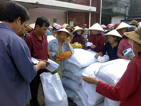 Xuất cấp lương thực, vật tư khử khuẩn hỗ trợ cho các địa phương