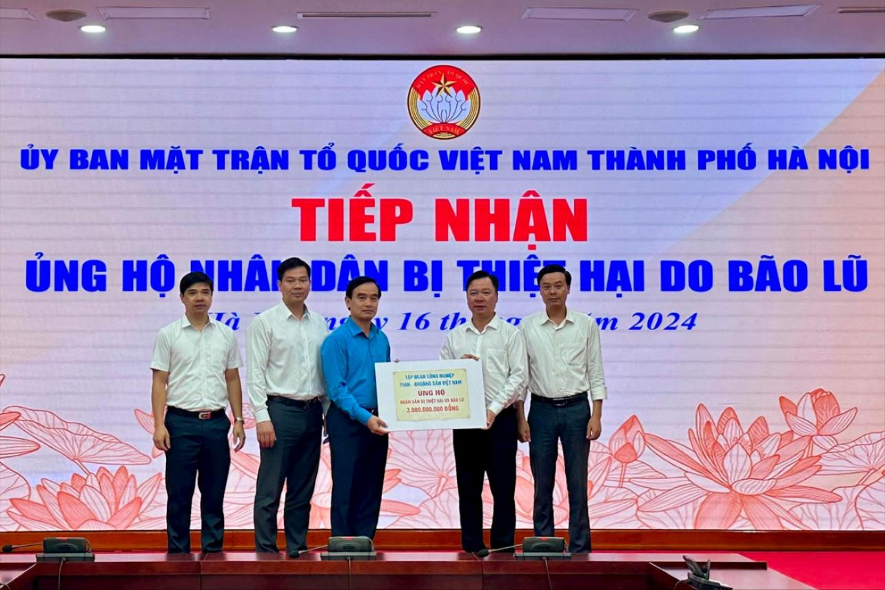 Hà Nội Tiếp nhận hơn 61 tỷ đồng ủng hộ Nhân dân bị thiệt hại do bão lũ