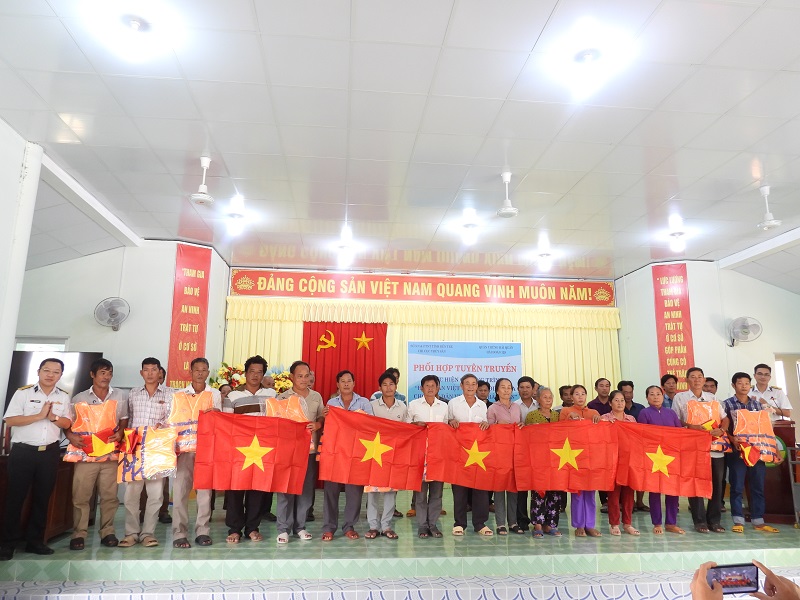 Tuyên truyền cho gần 200 chủ tàu, thuyền trưởng và ngư dân