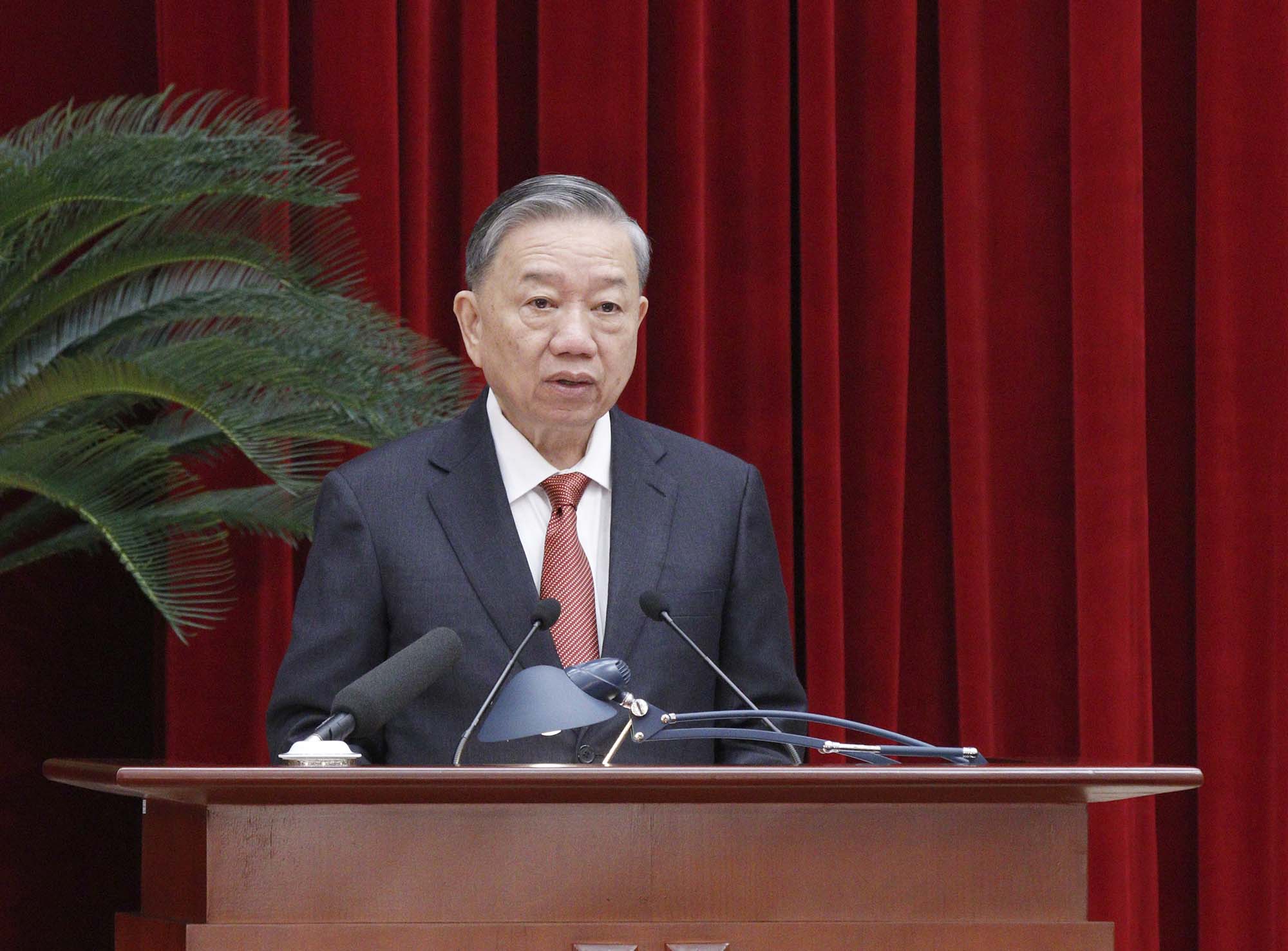 Hình ảnh khai mạc trọng thể Hội nghị lần thứ 10 Ban Chấp hành Trung ương Đảng khóa XIII