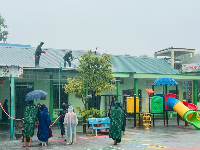 Đồn Biên phòng Triệu Vân Căng mình giúp dân phòng chống bão số 4